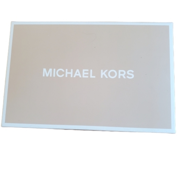 🌼SOLD🌼Women's Michael Kor 100% silk scarf NWT - Picture 8 of 8